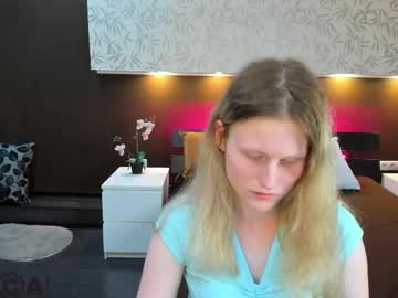 sansa kisss